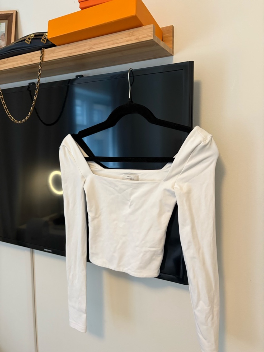 Aritzia White Square-Neck Long-Sleeve Crop Top